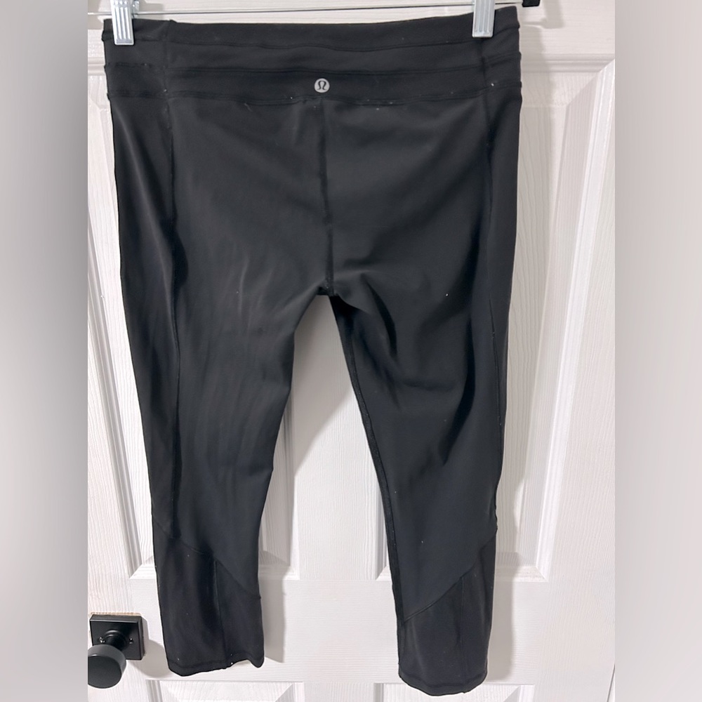 Black cropped lululemon pants